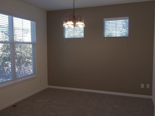 Foto del edificio - 2621 Rock Creek Dr