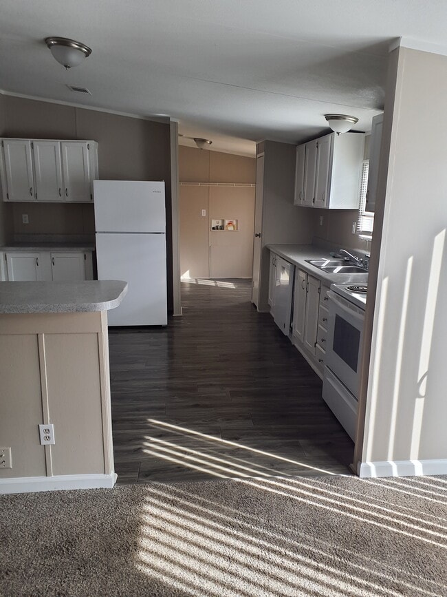 Building Photo - 9211 Gleneagle Dr