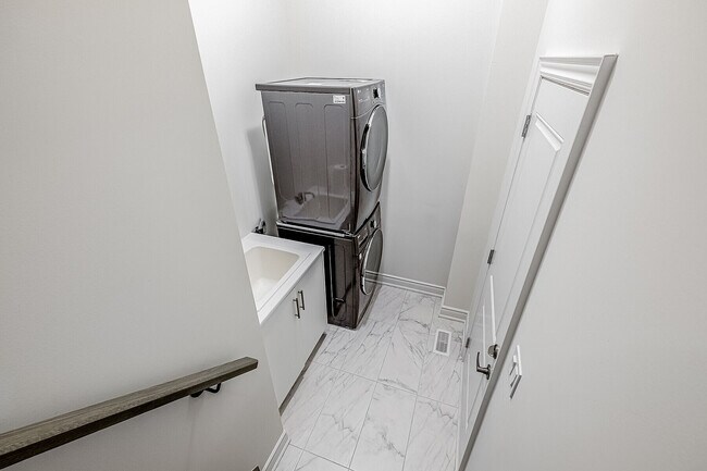 Building Photo - 36 Quinton Ridge
