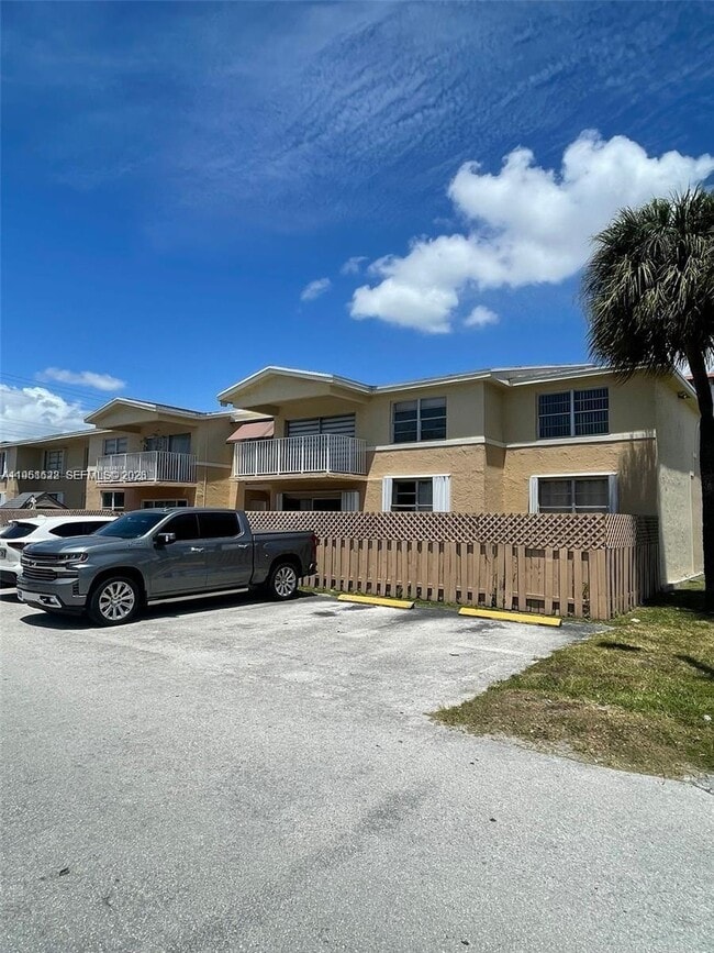 Foto del edificio - 4350 NW 79th Ave