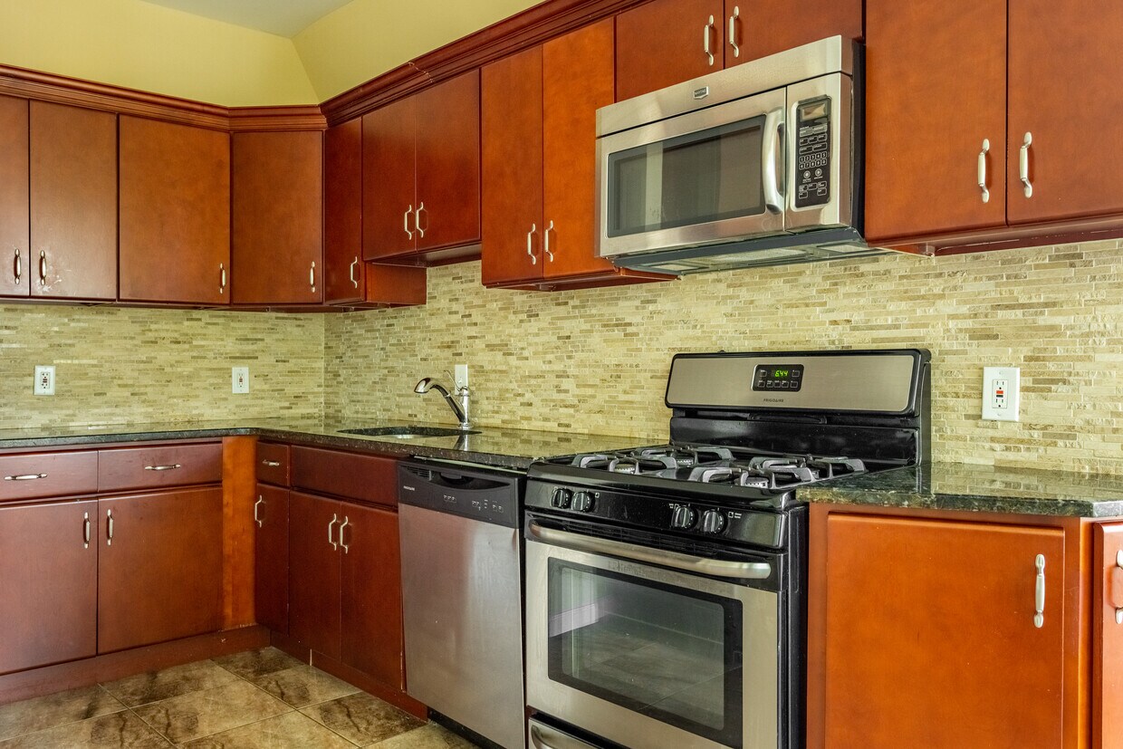 Foto principal - 800 S St Bernard St