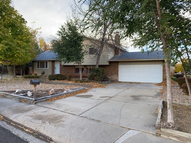 Building Photo - Start a Lease by 12/1 and Receive a $500 R...