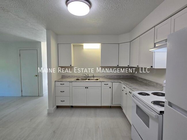 Foto del edificio - 16 Hillside Ln