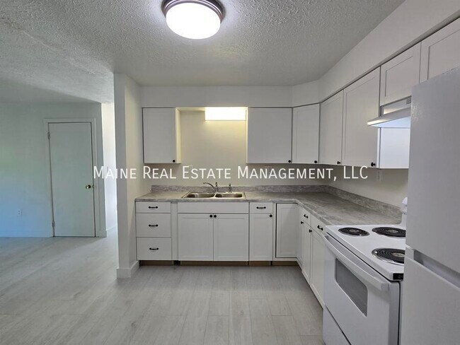 Building Photo - 16 Hillside Ln