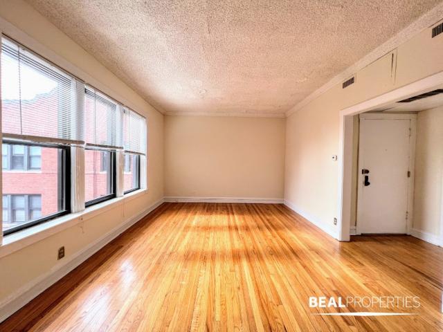 Building Photo - 1 bedroom in CHICAGO IL 60657
