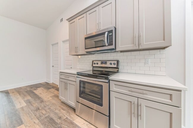 Building Photo - FOR RENT in LAFAYETTE!