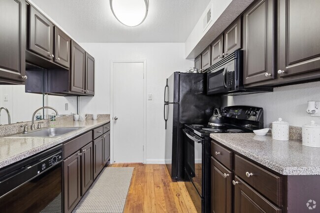2 habitaciones, 2 baños - 985 pies cuadrados - Cocina - Kendall Manor Apartments