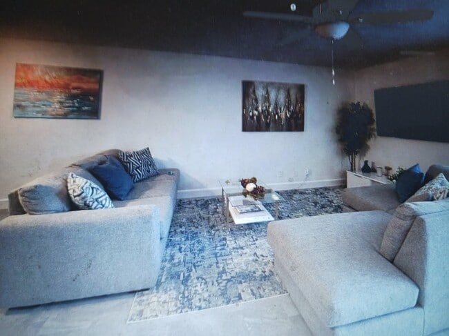 Foto del edificio - 704 SW 4th Ave
