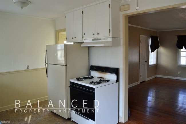 Building Photo - 2 br, 1 bath House - 2041 SW High Ave