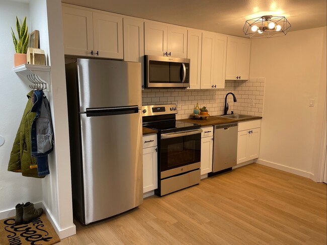 Kitchen - 7619 Douglas St W