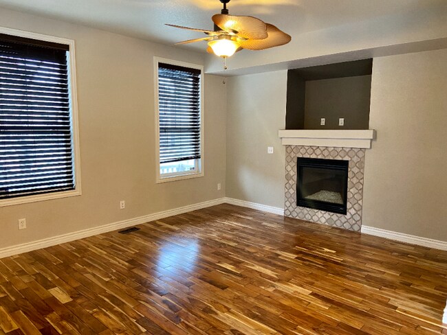Building Photo - 6593 Abbeywood Dr