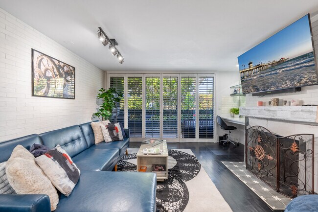 Foto del edificio - 1900 Vine St