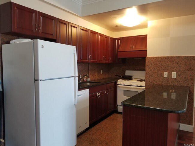 Foto del edificio - 41-05 College Point Blvd