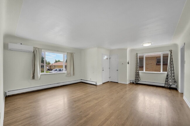 Foto del edificio - $3,195.00, 5 bed, 2 bath located in Denver