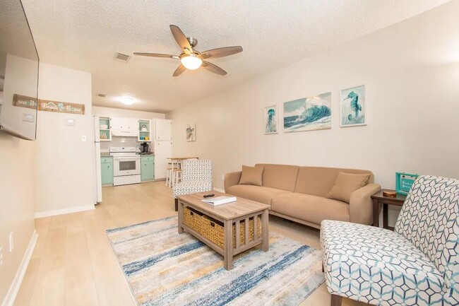 Foto del edificio - 1301 Redwood Ln