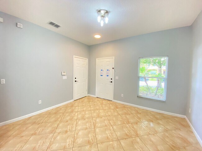 Foto del edificio - 5 bed / 2.5 bath Lake Nona Townhome!