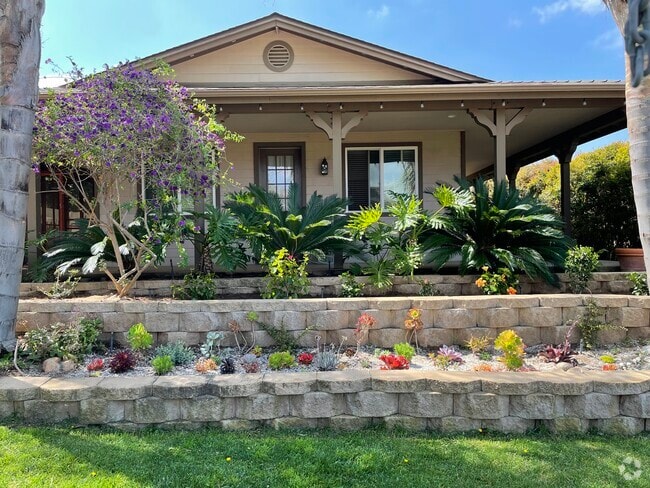 Building Photo - 12743 Larchmont St