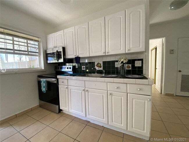 Building Photo - 3677 SW 23rd St
