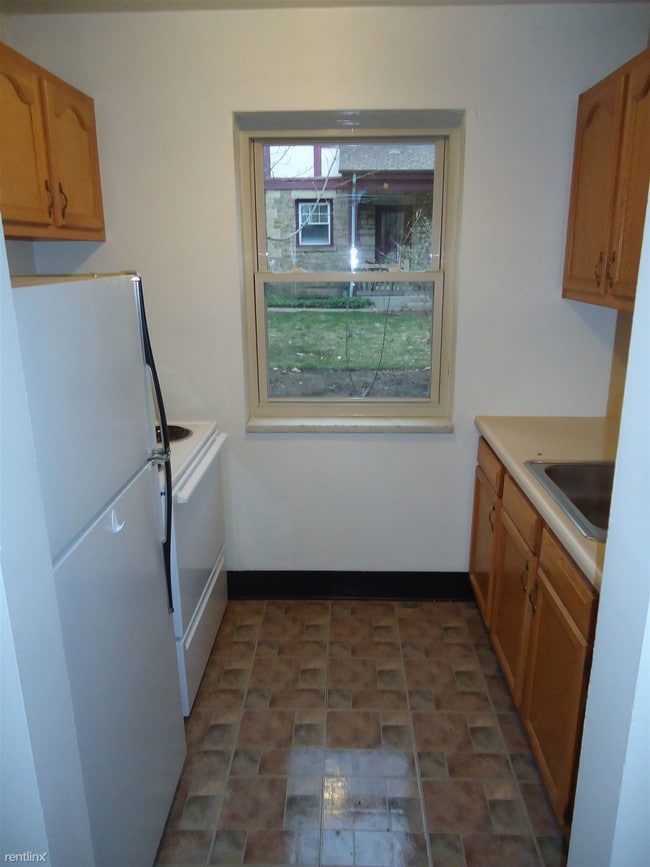 Building Photo - 5559 Bartlett St