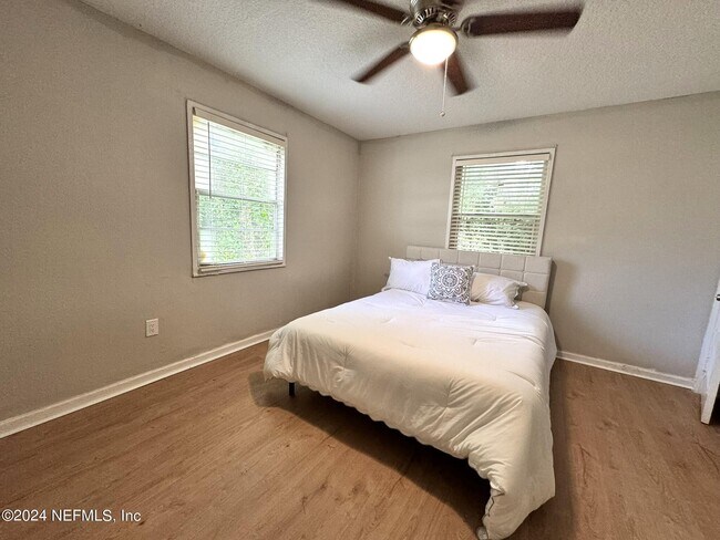Foto del edificio - 5947 Wilmar Rd W