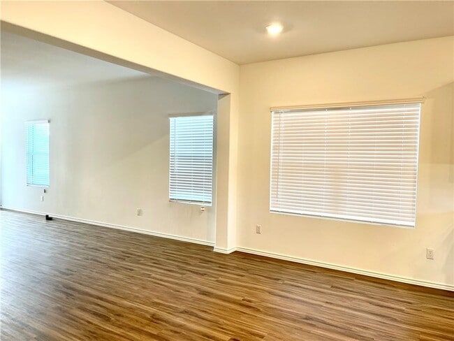 Building Photo - 101 Blue Blaze Trl