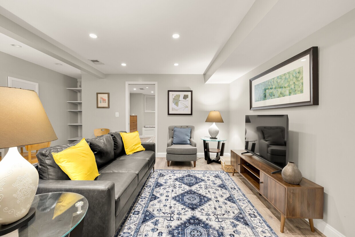 Foto principal - 2331 1st St NW