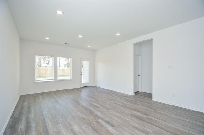 Building Photo - 5778 Hampton Valley Dr