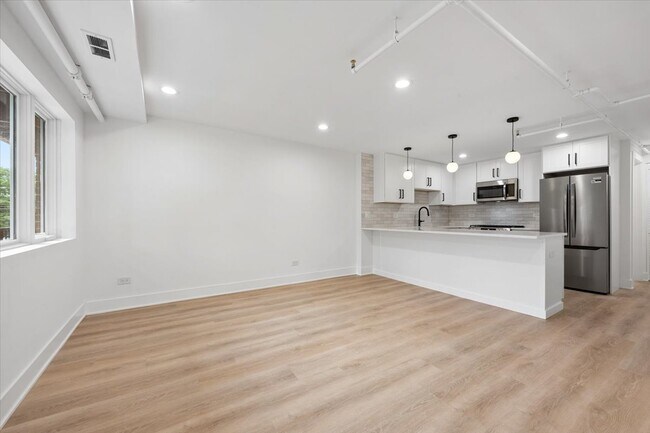 Foto del edificio - 2622 N California Ave