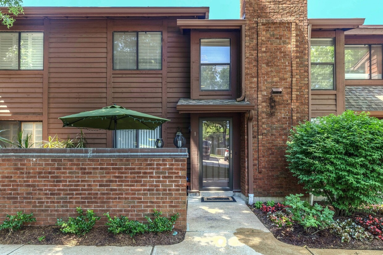 1940 Meadowtree Ln Unit 1, Kirkwood, MO 63122 Condo for Rent in
