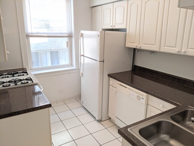 Foto del edificio - 548 Sherman Ave