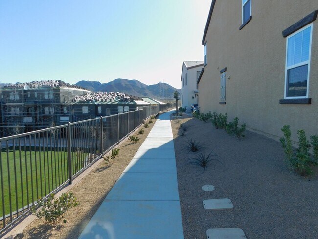 Foto del edificio - 1192 Mission View Ct