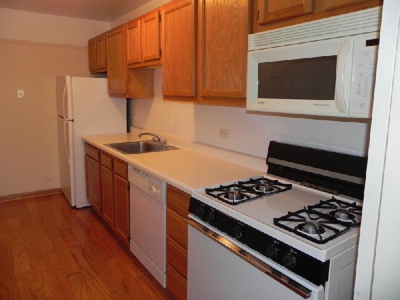 Primary Photo - 800 W Buena Ave