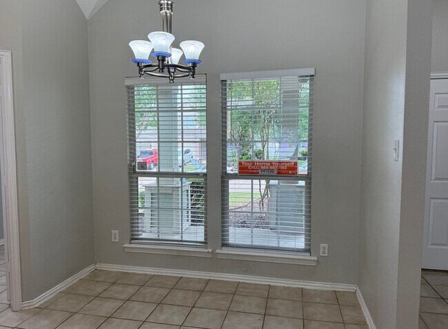 Building Photo - 413 Hilltop Dr