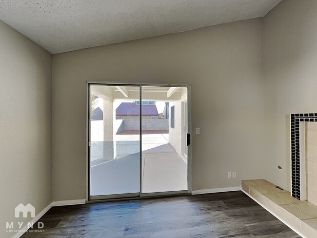 Building Photo - 5825 Goodsprings Ct