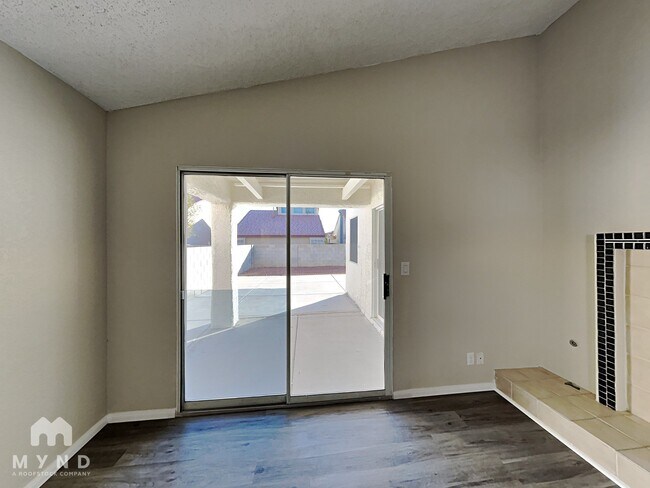 Foto del edificio - 5825 Goodsprings Ct