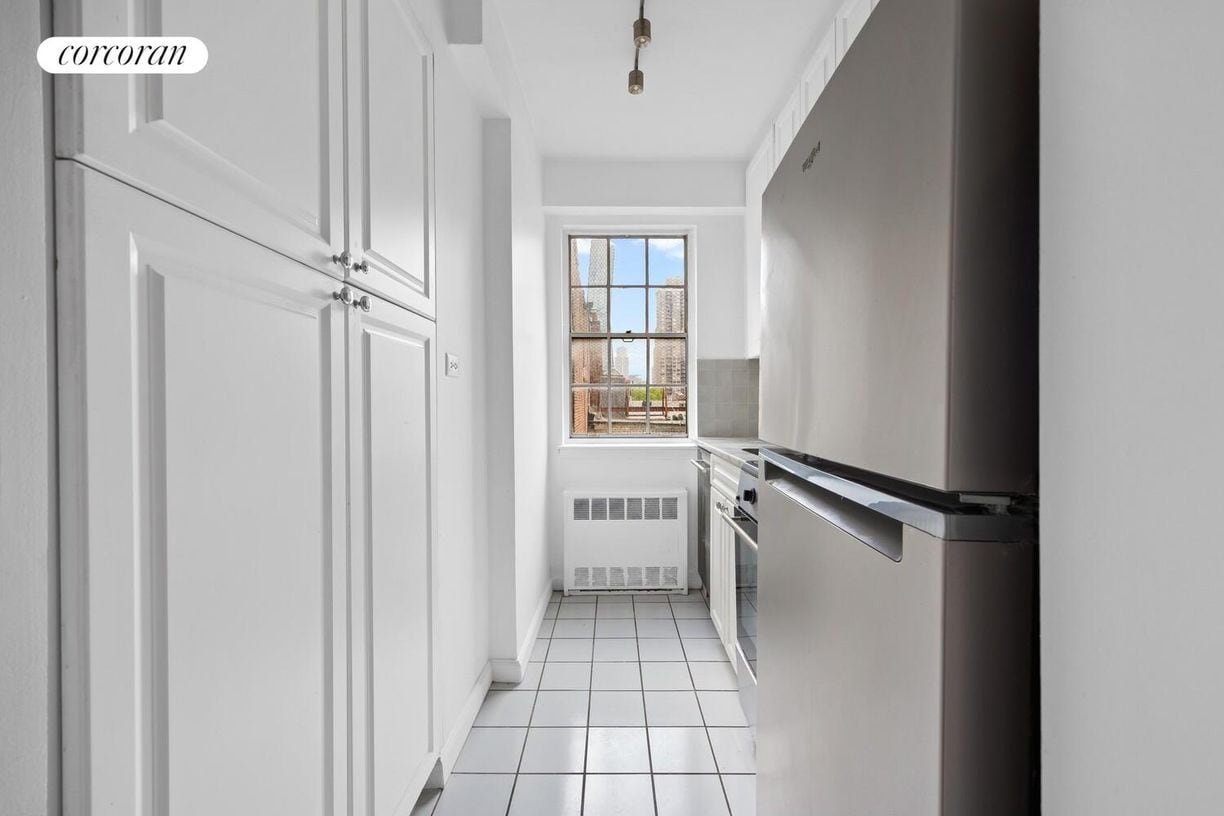 Primary Photo - 245 E 35th St