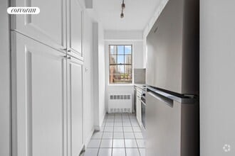 Building Photo - 245 E 35th St