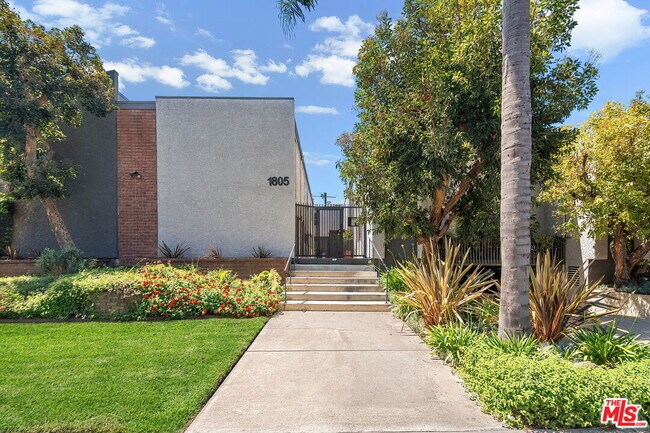 Foto del edificio - 1805 S Barrington Ave