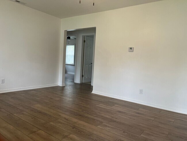 Foto del edificio - Beautiful Renovated 2 bedroom!