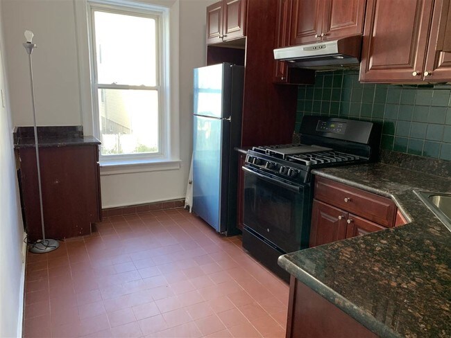 Foto del edificio - 23 Belvidere Ave