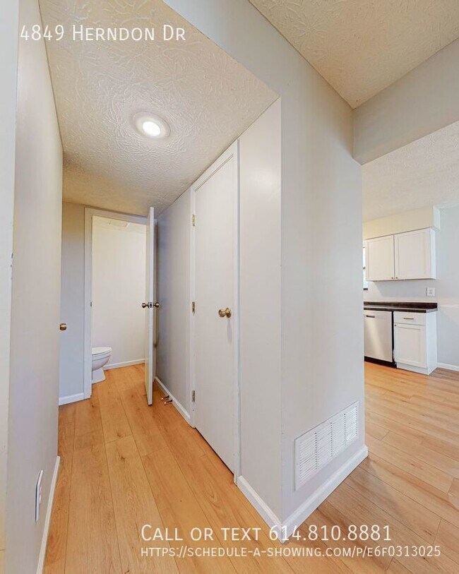 Building Photo - Three Bedroom Condo- Columbus