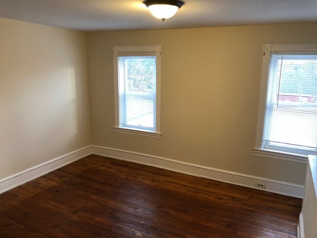 Foto del edificio - 654.5 Columbia Ave