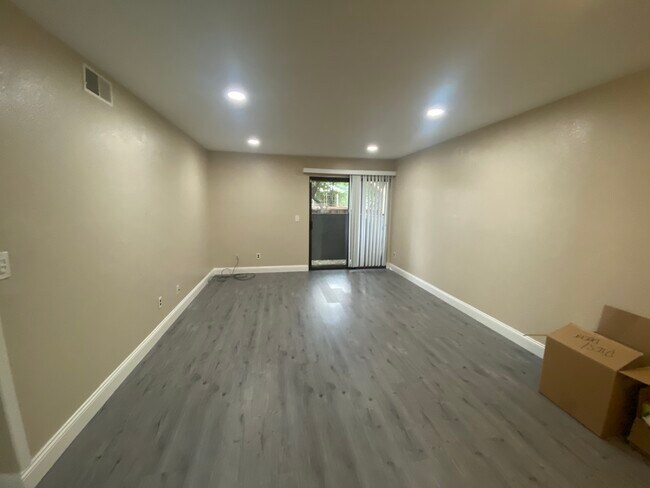 Building Photo - 3354 Shadow Park Pl