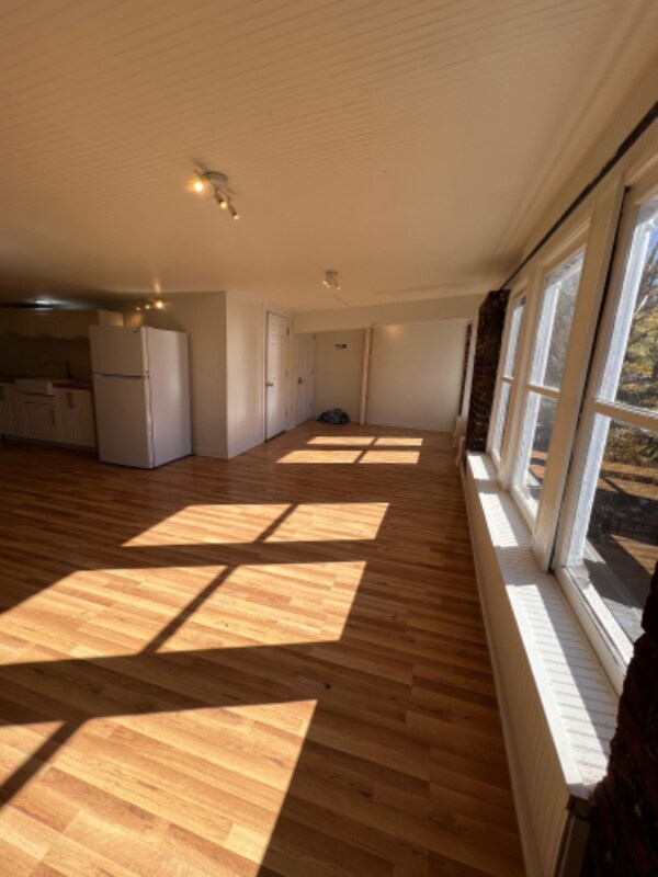 Foto del edificio - 119 W Main St