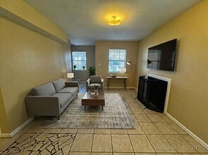 Building Photo - 4808 Rainbow Cir