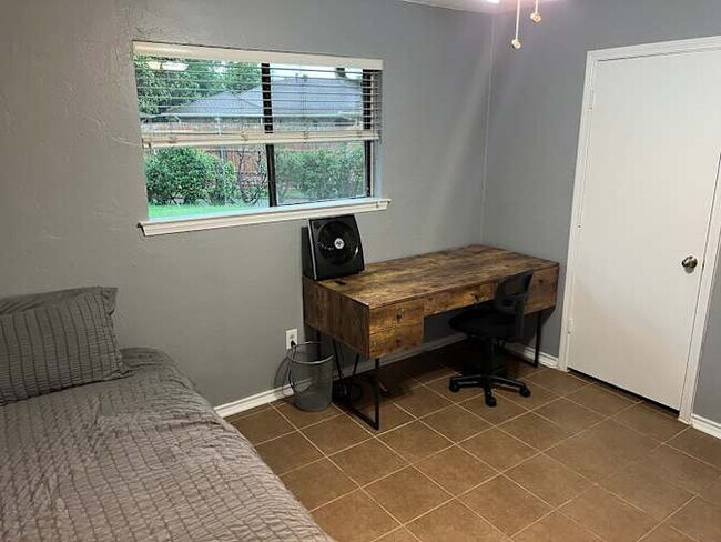 Foto del edificio - 2103 Heather Hill Ln