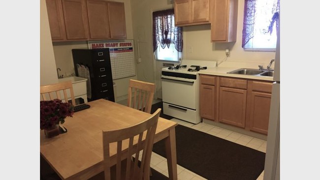 kitchen - Glenbrook Townhouses