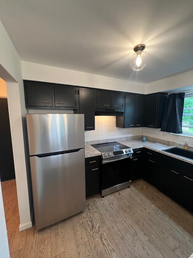 Building Photo - 4521 Grover Dr
