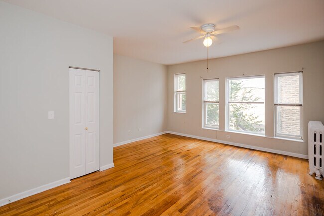 Foto del edificio - 429 E Oakwood Blvd