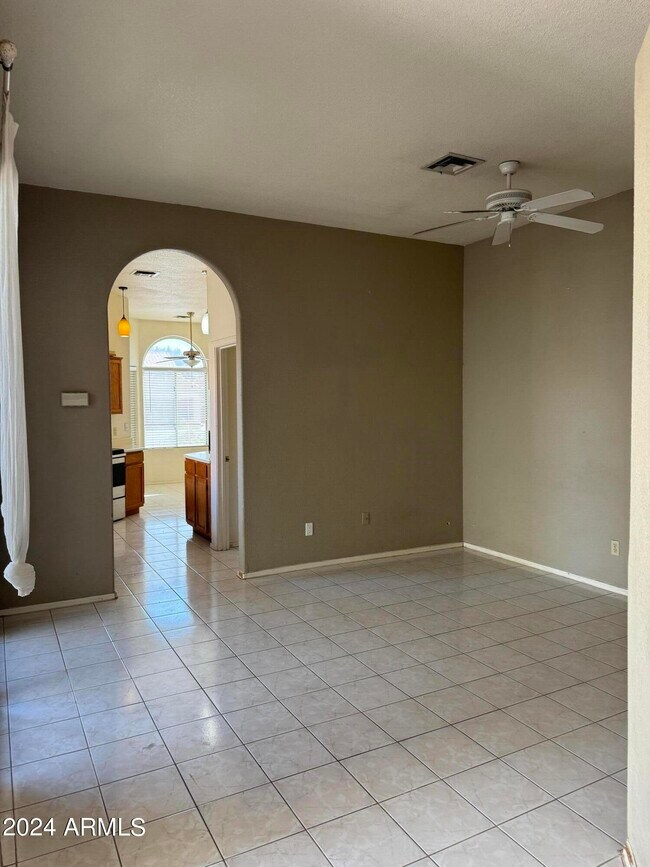 Building Photo - 825 N Cholla St